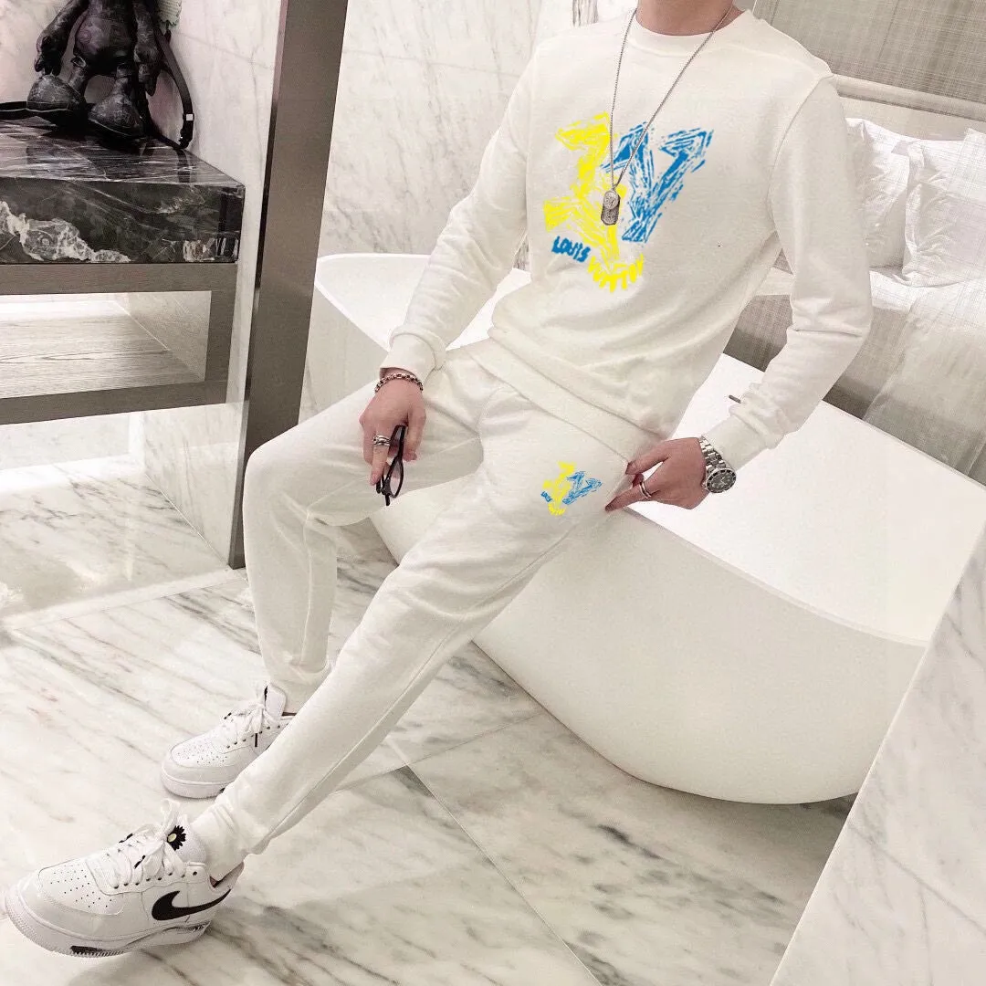 🅿️380 [LV Louis Vuitton] (Fat Man Gospel) hot-selling suit is coming. Focus on the original version of the official website. 2025 new hot-selling sweatshirt suit. The original order is hard to buy🇭🇰. It is the meticulous work of top designers for a fitting and perfect upper body effect. All-natural high-quality Roman cotton 100%, close-fitting comfort, noble and elegant! Original hardware embodies elegance and nobility! Counter size: M-5XL (maximum wear up to 220 pounds)